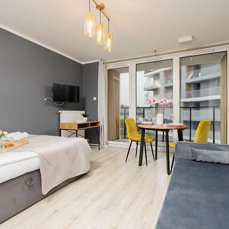 Studio With Balcony Warsaw Kokoryczki By Noclegi Renters Exterior photo