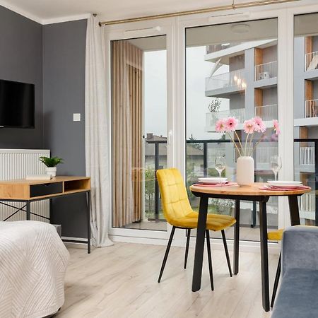 Studio With Balcony Warsaw Kokoryczki By Noclegi Renters Exterior photo