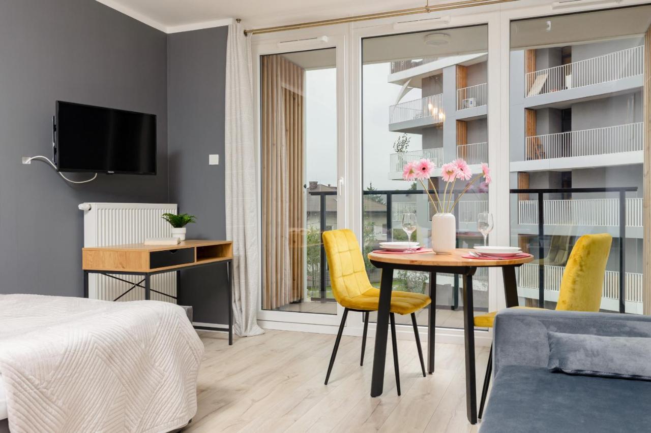 Studio With Balcony Warsaw Kokoryczki By Noclegi Renters Exterior photo