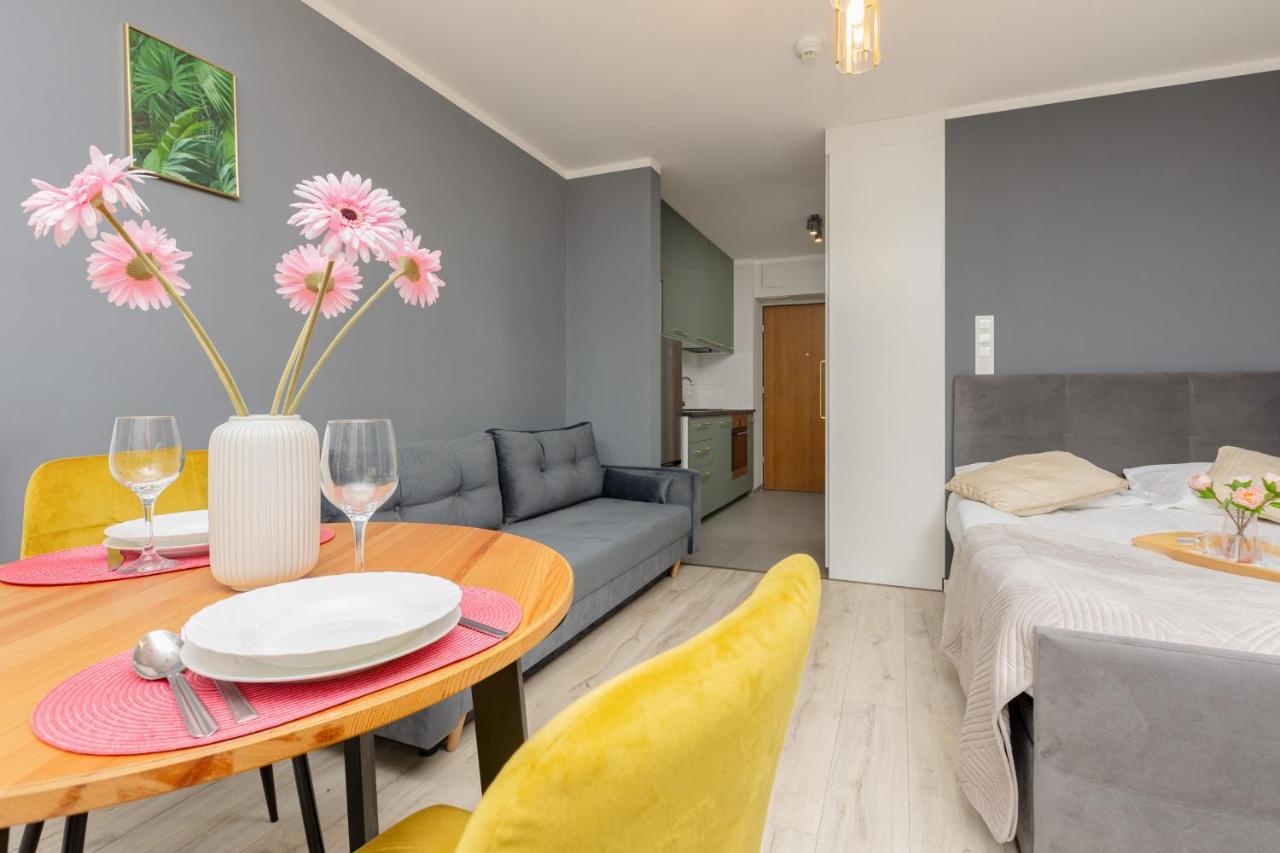 Studio With Balcony Warsaw Kokoryczki By Noclegi Renters Exterior photo