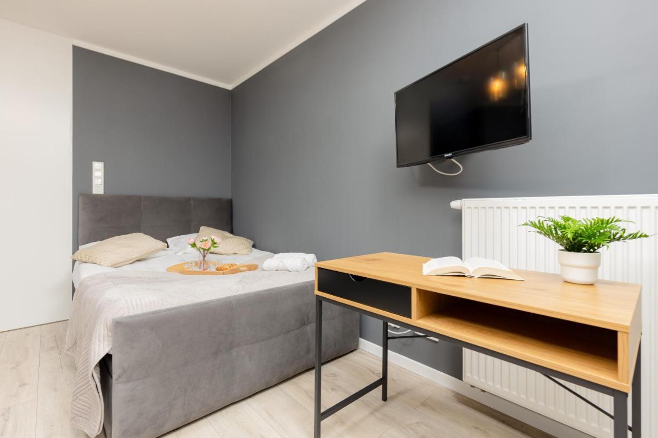 Studio With Balcony Warsaw Kokoryczki By Noclegi Renters Exterior photo